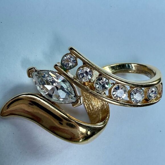 WOMEN’S GOLD-TONE PENDANT NECKLACE – CRYSTAL ACCENTS & MARQUISE STONE - Picture 5 of 17